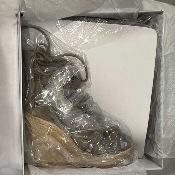 NWT Vintage Steve Madden Theea Women's Taupe Strappy Cut Out Wedge Sandals - Picture 5 of 5